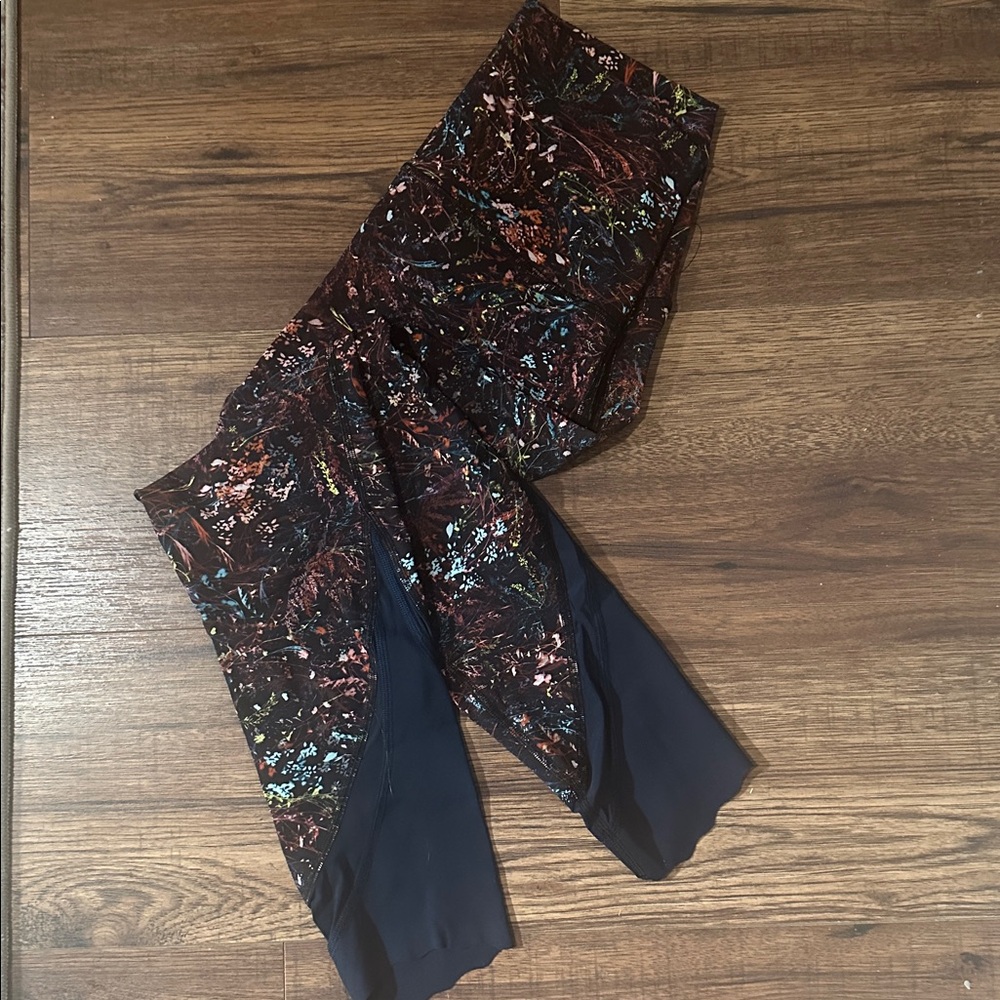 Lululemon Wunderunder leggings. Size 6